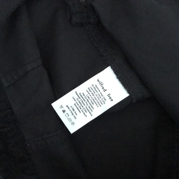 Black corduroy mini skirt from Aritzia - Picture 3 of 3